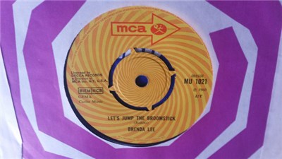 Brenda Lee - Let's Jump The Broomstick / All Alone Am I download mp3 flac