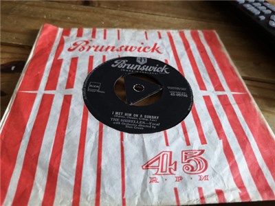 The Shirelles - I Met Him On A Sunday (Ronde-Ronde) / I Want You To Be My Boyfriend download mp3 flac